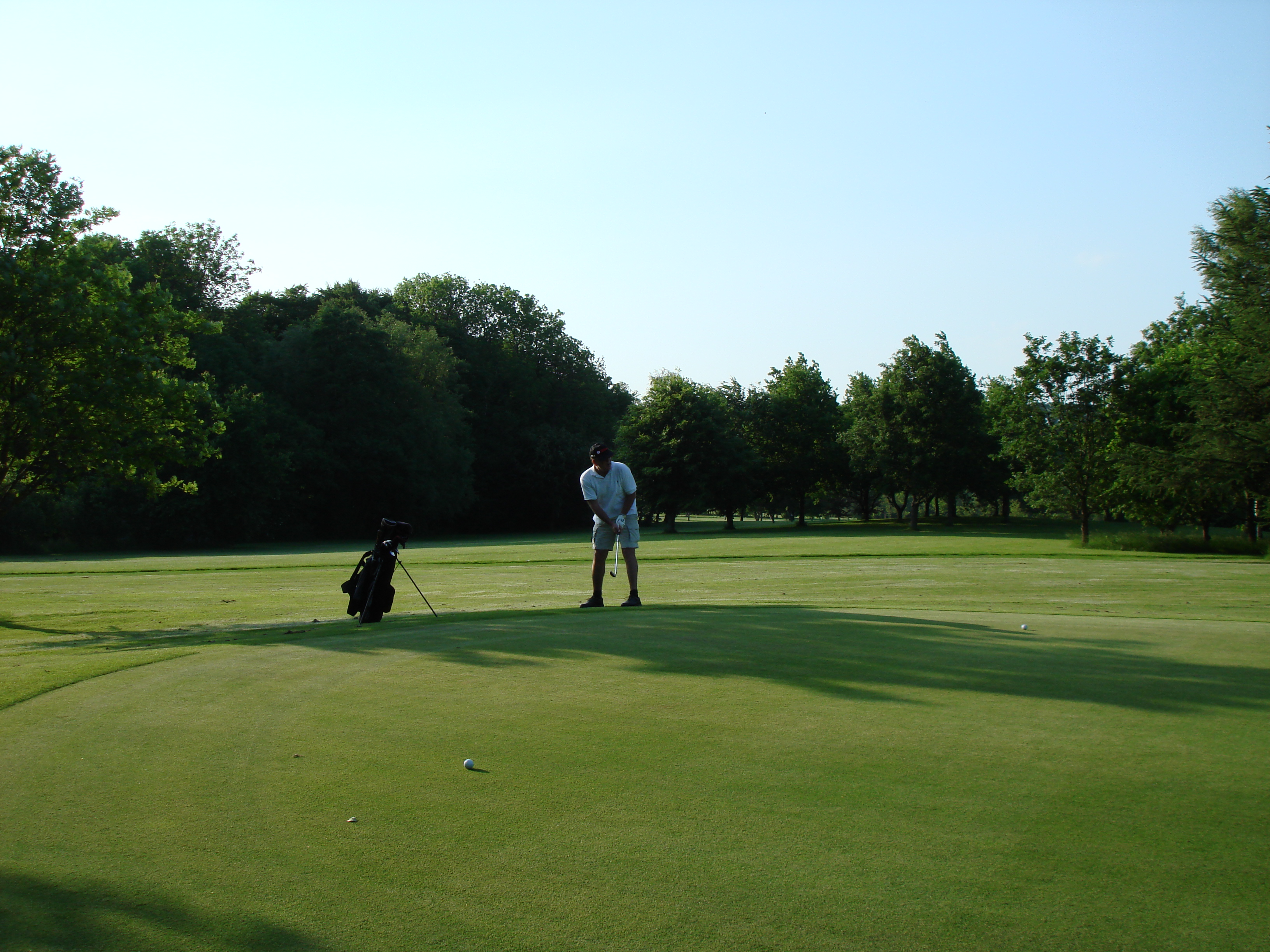 Erik på 17 green